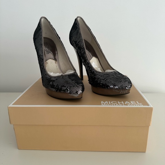 Michael Kors York Gunmetal Sequin Platform size 6 M New with box - Picture 1 of 7